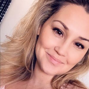 Meet your Posher, Cynthia